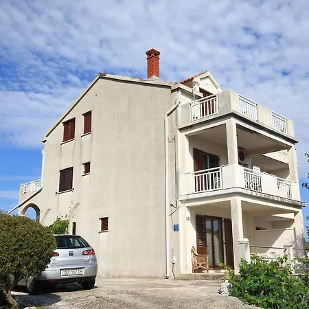 10168b Apartment *